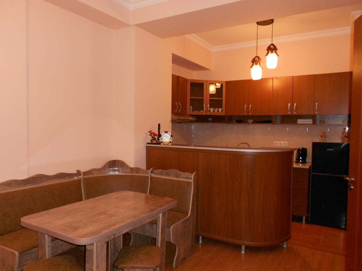 Ucha'S Apartment Batumi Eksteriør billede
